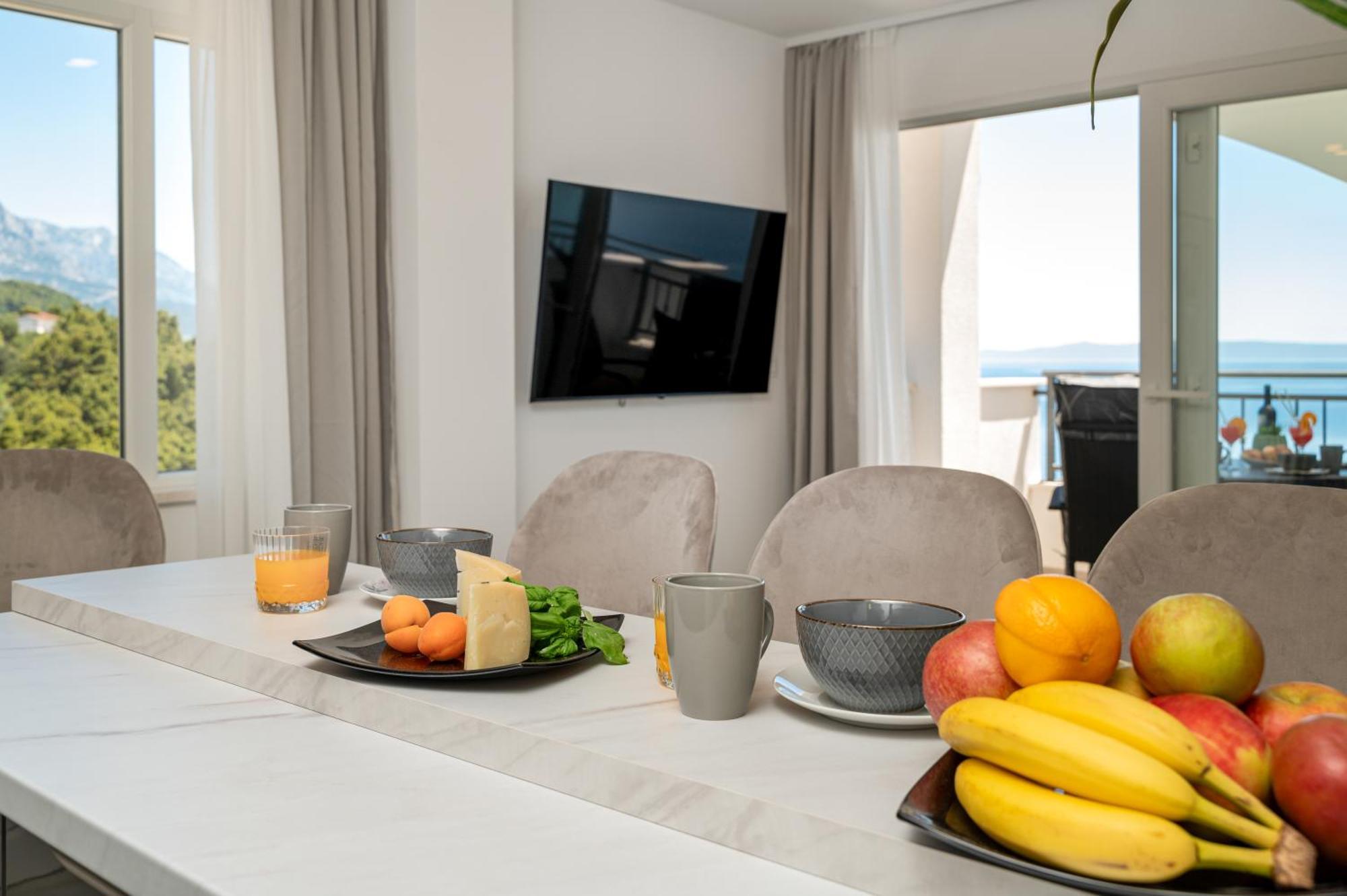Seaview Apartments Nives Brela Rom bilde